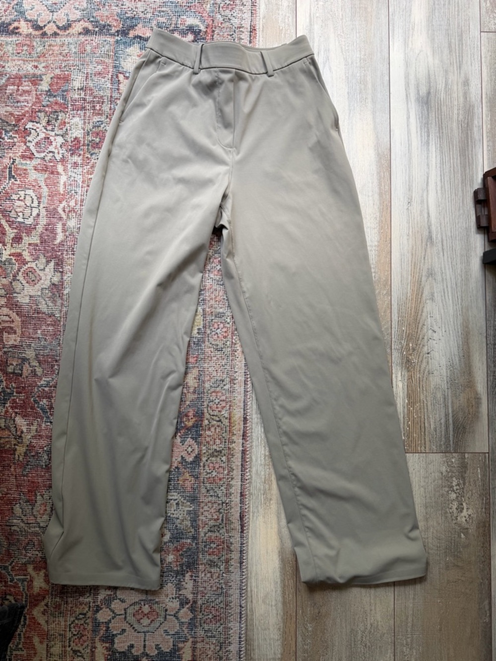 Lululemon Daydrift High-Rise Tapered Trouser
Regular 30” Size Medium Nomad